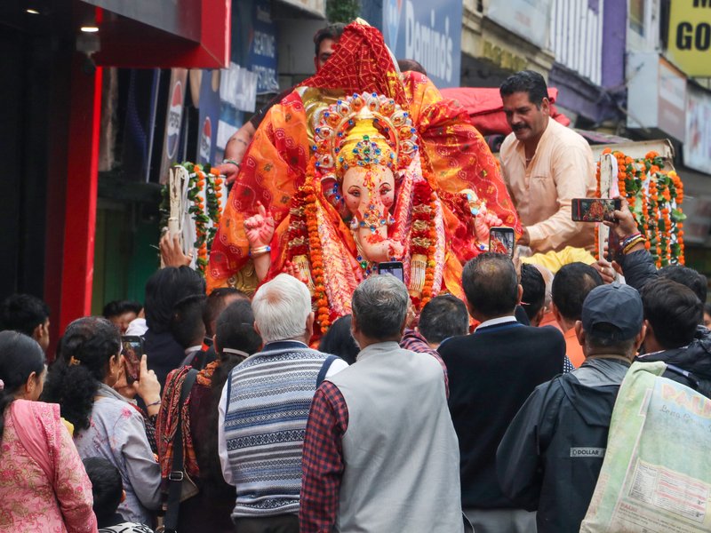 गणपति बप्पा मोरया, अगले बरस तू जल्दी आ: विसर्जन से पहले करें ये जरूरी पूजा और विदाई रस्में