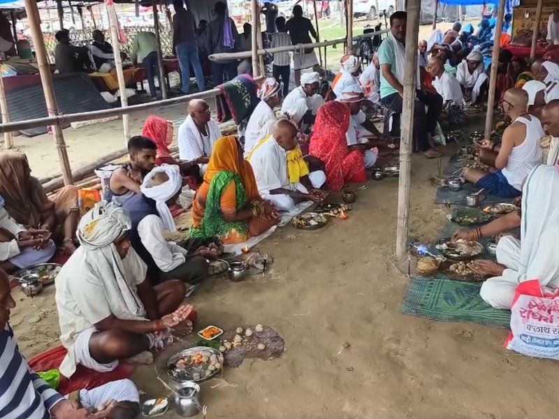 पितृपक्ष 2026: यूपी के इन तीर्थ स्थानों पर पिण्डदान से मिलती है पितरों को मुक्ति, जानिए मान्यता और महत्व
