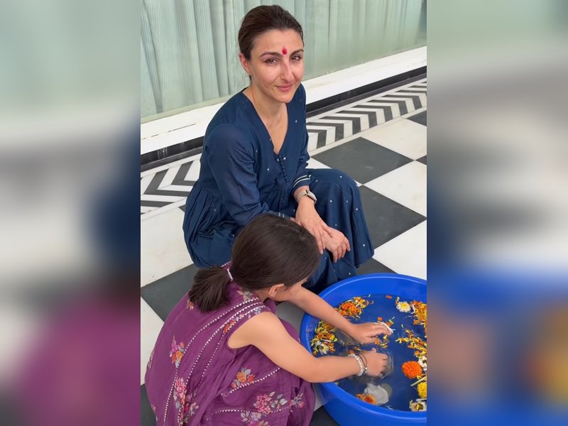 Soha Ali Khan, daughter Inaaya opt for eco-friendly Ganpati Visarjan, Kunal Kemmu joins in making Bappa