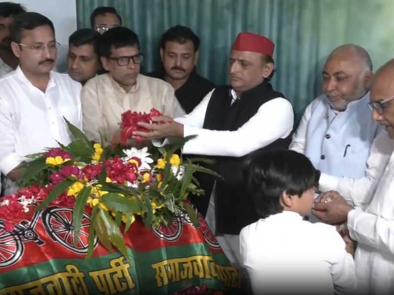 Political circles mourn Ram Govind Chaudhary’s death, Akhilesh Yadav pays tribute
