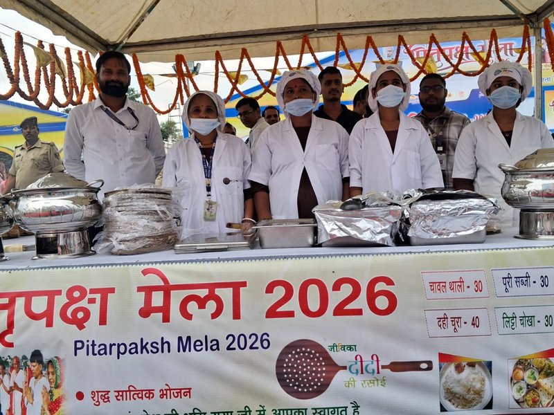 बिहार : गयाजी में पितृपक्ष में दिख रहा आस्था के साथ सेवा का संकल्प भी, श्रद्धालुओं की थाली सजा रही ‘जीविका दीदी की रसोई’