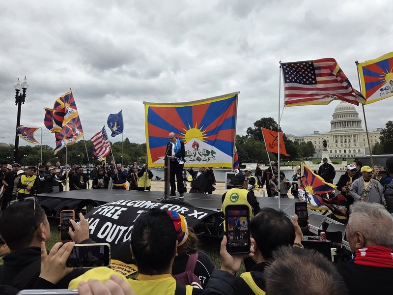 Thousands rally in Washington over human rights abuses in China