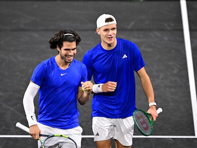 Laver Cup: Alcaraz saves 2 MPs as Team Europe lead 7-5 over Team World