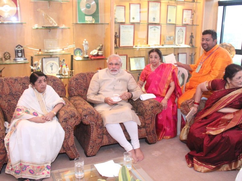 पीएम मोदी के लिए लिखे लता मंगेशकर के उस खत की कहानी, जिसमें भेजी थी मंगल-मूर्ति