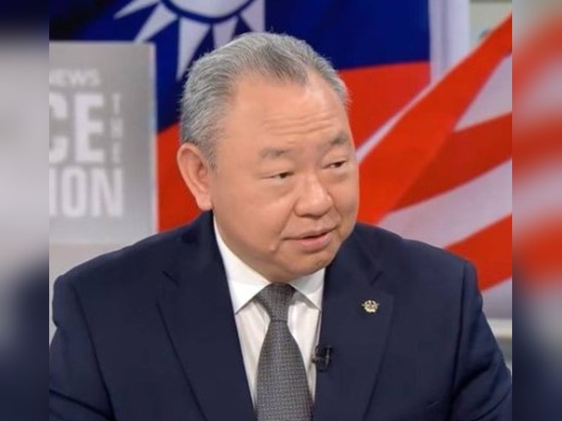 Taiwan presses Trump on $14 billion arms deal
