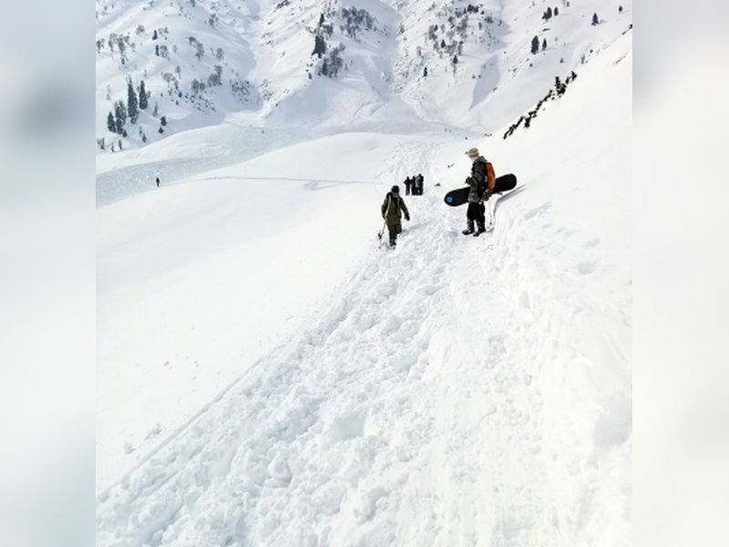 Nepal: At least four dead in avalanche at Himlung base camp