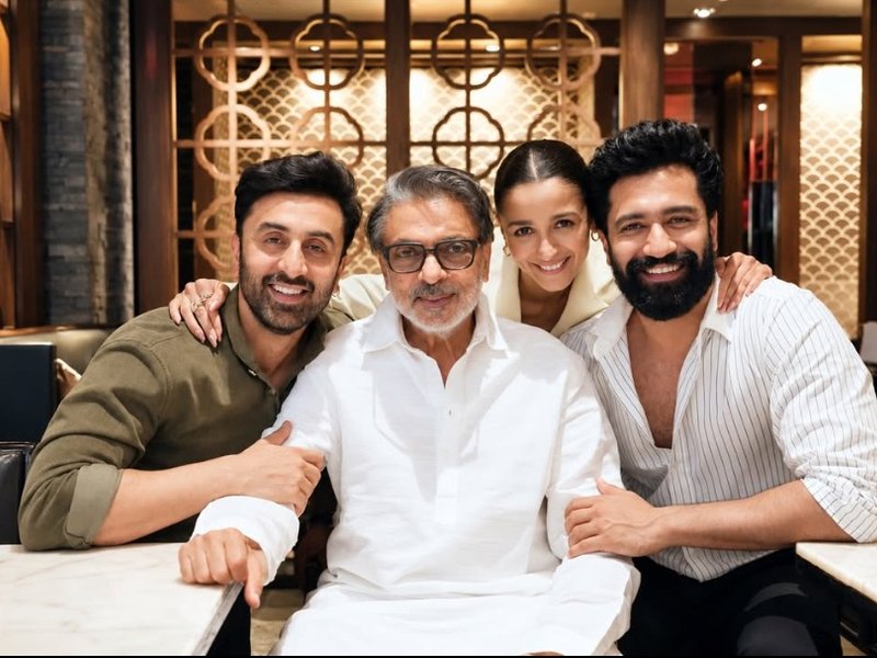 Ranbir Kapoor celebrates his birthday with Sanjay Leela Bhansali & 'Love & War' co-stars