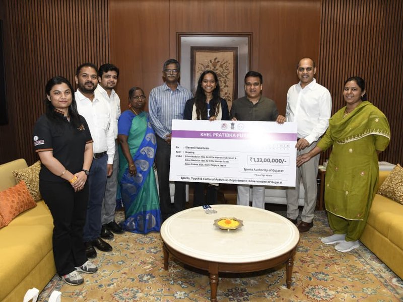 Gujarat Dy CM presents Rs 1.33 crore to Asian Games medallist Elavenil Valarivan