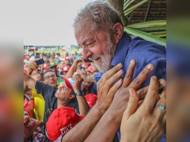 Brazil race tightens days before vote