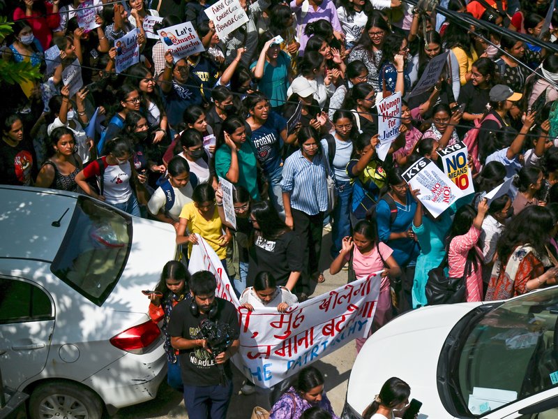 'Govt should take responsibility': DU students intensify protests over women's safety
