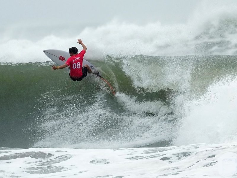China's 17-year-old Yang loses to Japan's Ikeda in shortboard as surfing makes its debut in Asian Games 2026. Photo credit: Xinhua
