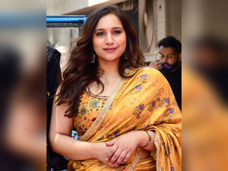 दिल्ली की थिएटर आर्टिस्ट से बॉलीवुड तक, जोया हुसैन ने आउटसाइडर होकर भी मनवाया अभिनय का लोहा