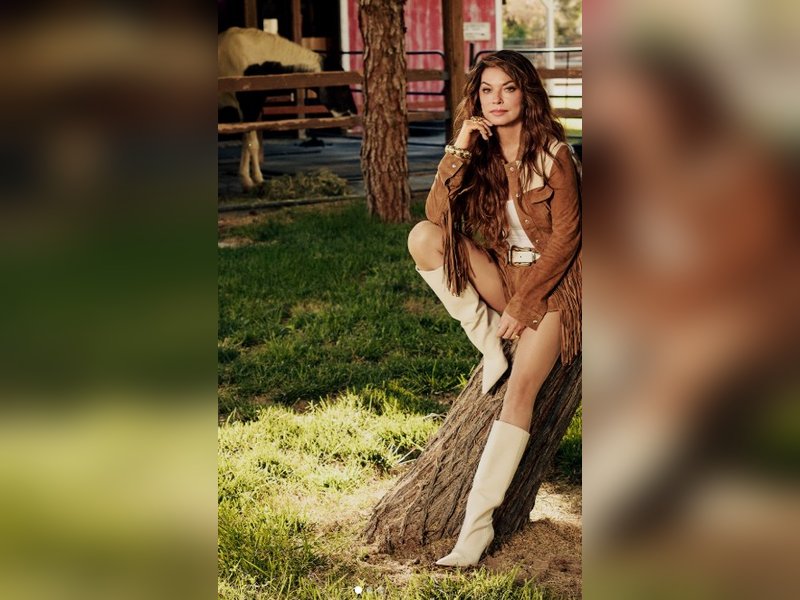 Shania Twain to release five more songs from her youth