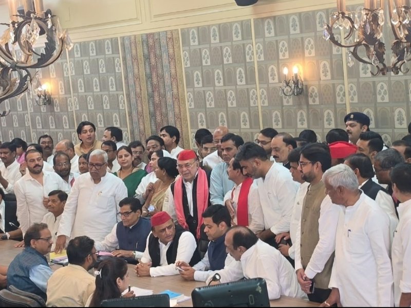 राज्यसभा के रण में सपा का बड़ा दांव, रामगोपाल के साथ धनराज नाथवानी ने किया नामांकन