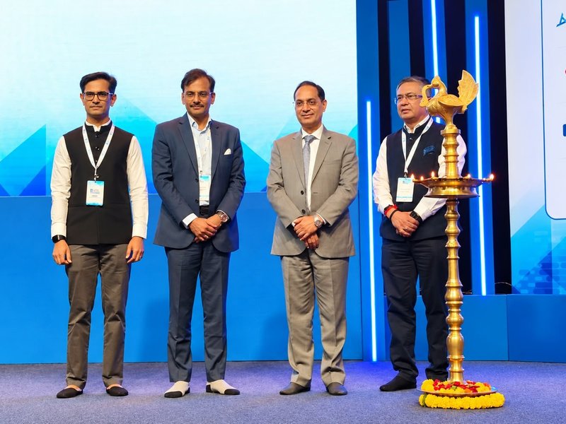 एनएसई-बीएसई को अपने ही शेयरों में ट्रेडिंग की अनुमति देने का फिलहाल कोई प्रस्ताव नहीं: सेबी चेयरमैन