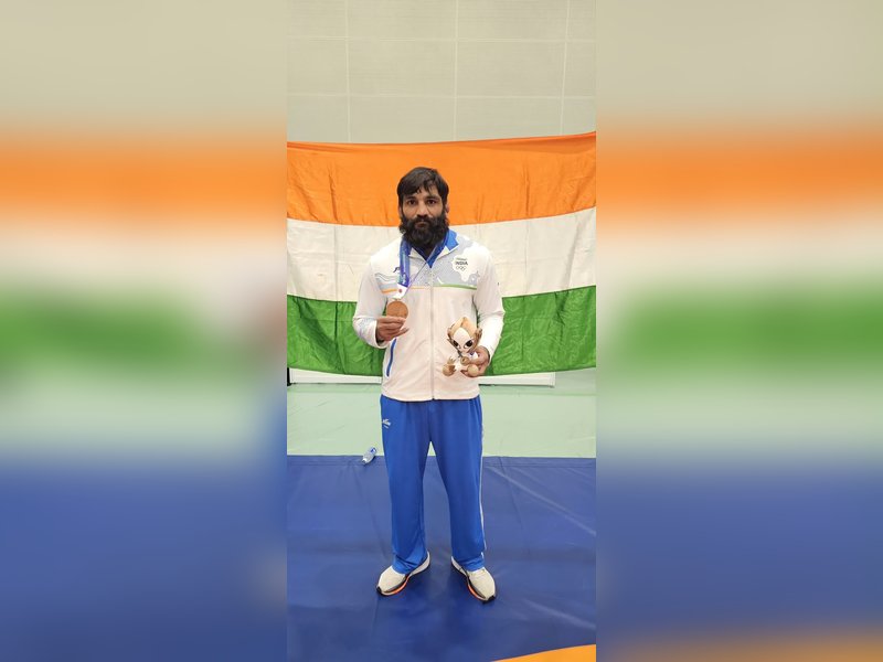 President Droupadi Murmu congratulates Kapil Pokhariya, Sunil Kumar on bronze medals in the Asian Games 2026 in Nagoya on Wednesday. Photo credit: IANS