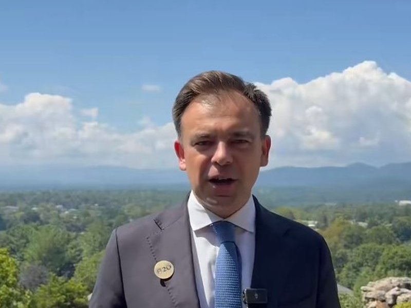 We see India as global leader, want to build stable economic ties, says Polish Minister (IANS Exclusive)