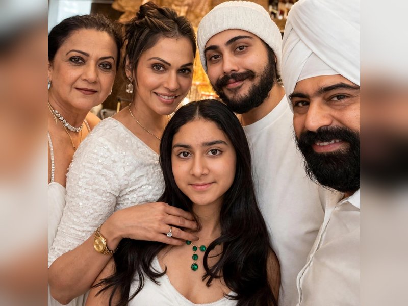 Isha Koppikar shares belated birthday post with heartwarming moments with daughter  Rianna