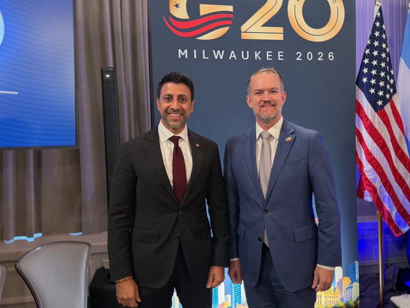 Canada urges US to work together on autos