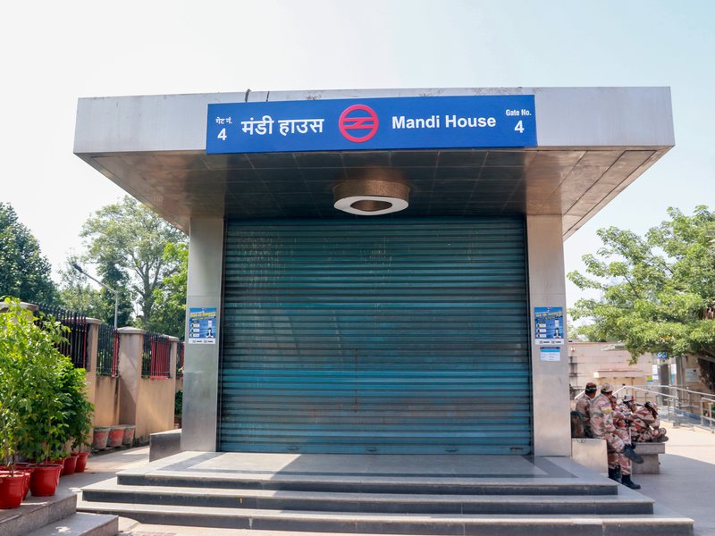 दिल्ली में प्रदर्शन से पहले मेट्रो पूरी तरह बंद करने पर सुप्रीम कोर्ट की रोक, नियंत्रित तरीके से सेवाएं चलाने का निर्देश