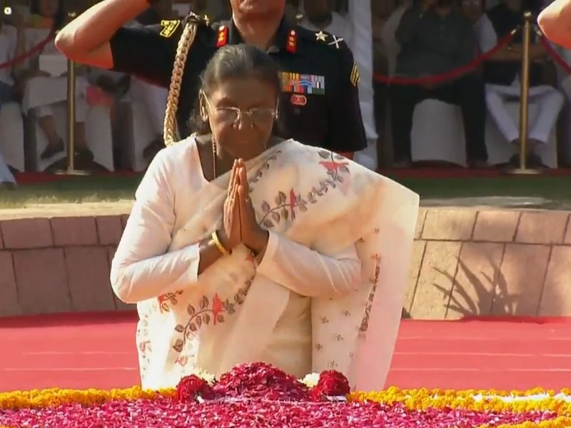 गांधी जयंती पर राष्ट्रपति व उपराष्ट्रपति ने पुष्पांजलि अर्पित की, पूर्व पीएम लाल बहादुर को किया नमन 