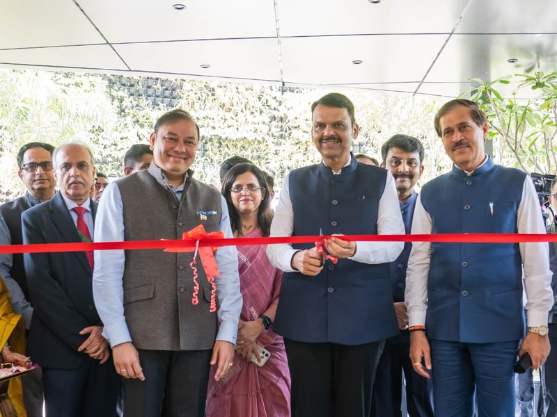 Dharavi Experience Centre will build trust among area residents: CM Fadnavis