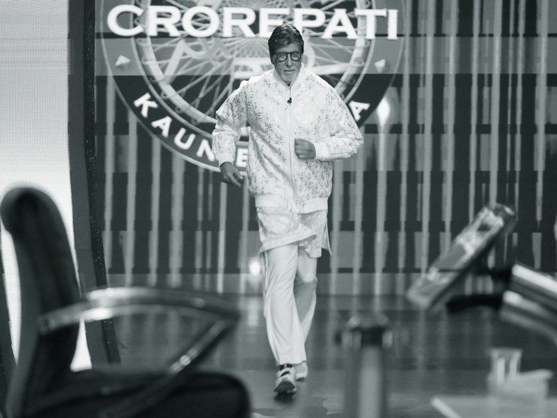 Amitabh Bachchan shares pic of himself running on sets of KBC amidst knee injury news, says ‘keep running’