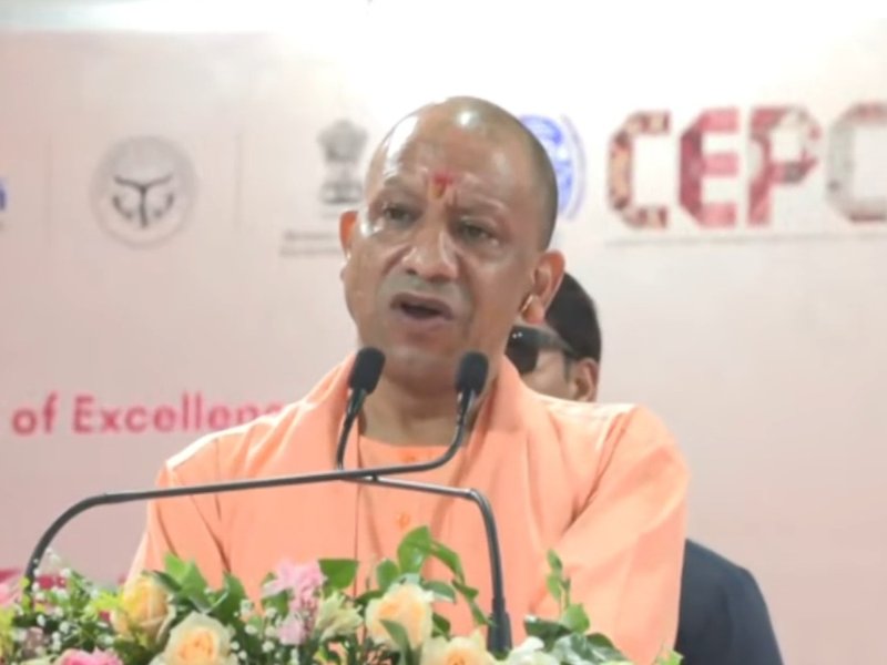 अब पलायन नहीं, अपनी माटी में हुनर दिखा रहे कारीगर : मुख्यमंत्री योगी