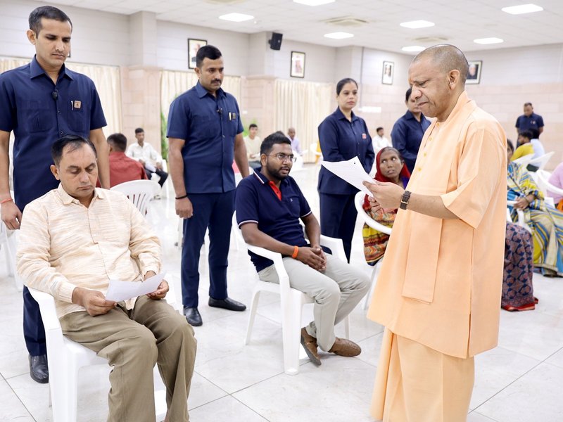 जनता दर्शन : सीएम योगी ने कहा- उचित समस्या को लेकर दूसरी बार फरियादी आए तो जवाबदेही तय  