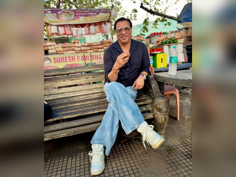 Madhur Bhandarkar ‘soaks in the soul’ of Kolkata as he enjoys Kulhad chai and street food