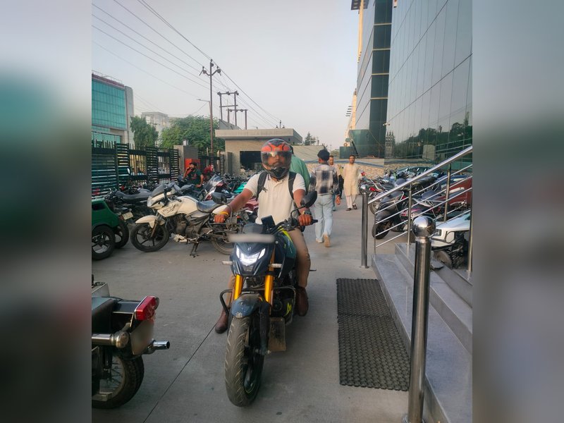 2-wheelers key mode of travel to fixed workplaces; Rs 785 per worker average monthly spend: NSO survey