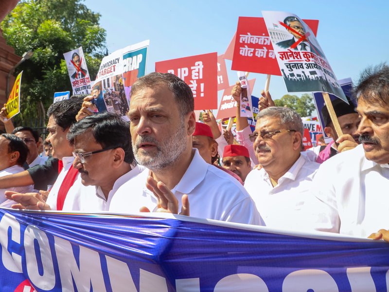 Rahul, MPs had no appointment to meet; learnt about their plan from police at 4 pm: ECI