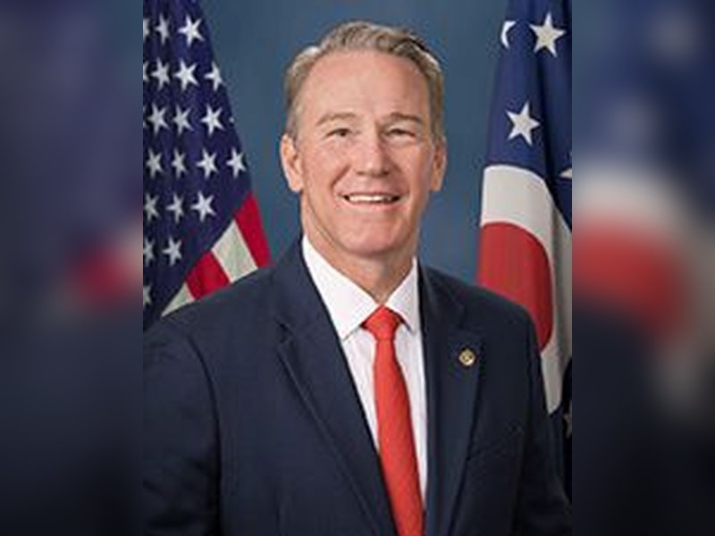 US senator seeks $140,000 H-1B wage threshold