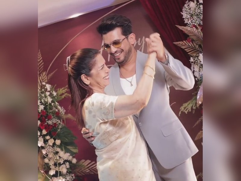 Arjun Bijlani gets emotional as he celebrates mother’s 75th birthday, shares heartfelt moments from celebration