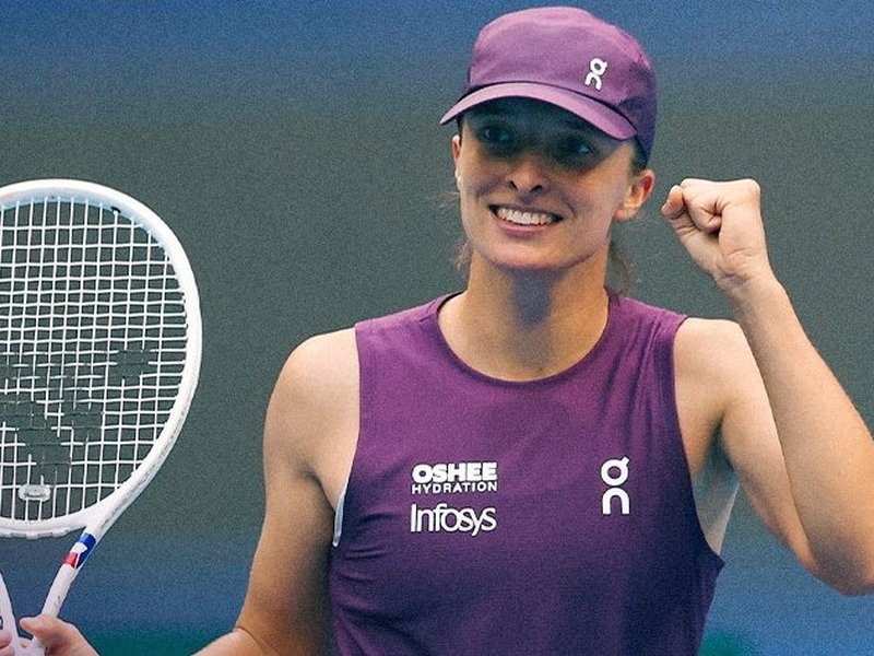 China Open: Swiatek brushes aside Jovic to reach QF