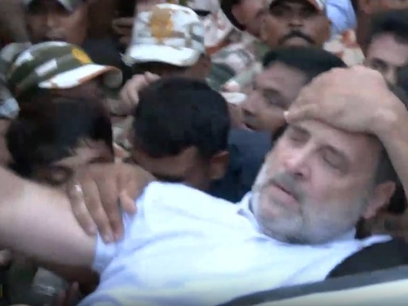 जंतर-मंतर जा रहे राहुल गांधी, प्रियंका गांधी समेत इंडिया ब्लॉक के नेता हिरासत में लिए गए