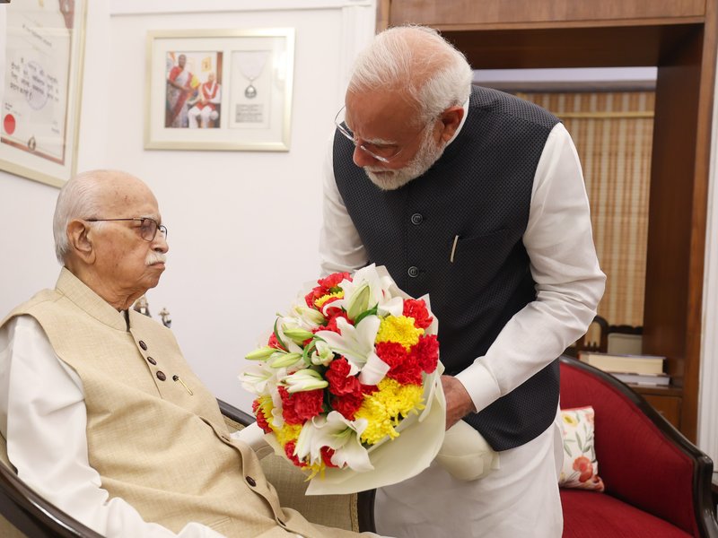On the day marking his 25 years at the helm, PM Modi calls on LK Advani
