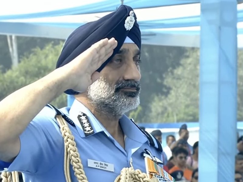 कितनी भी कठिन परिस्थिति क्यों न आए, कमजोर कड़ी नहीं बनना हैः वायुसेना प्रमुख