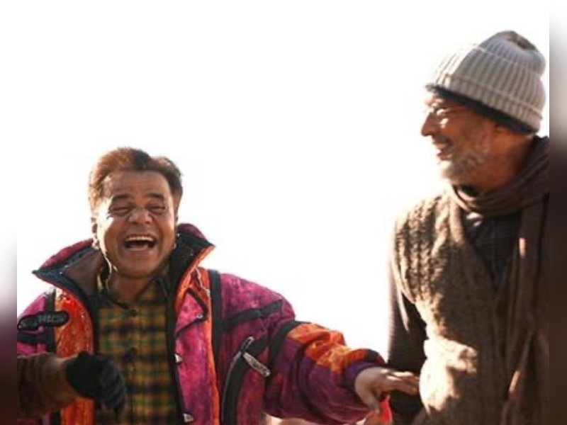 Rajpal Yadav relives a fond memory with late Nana Patekar: Aapke haath main ye mera pao
