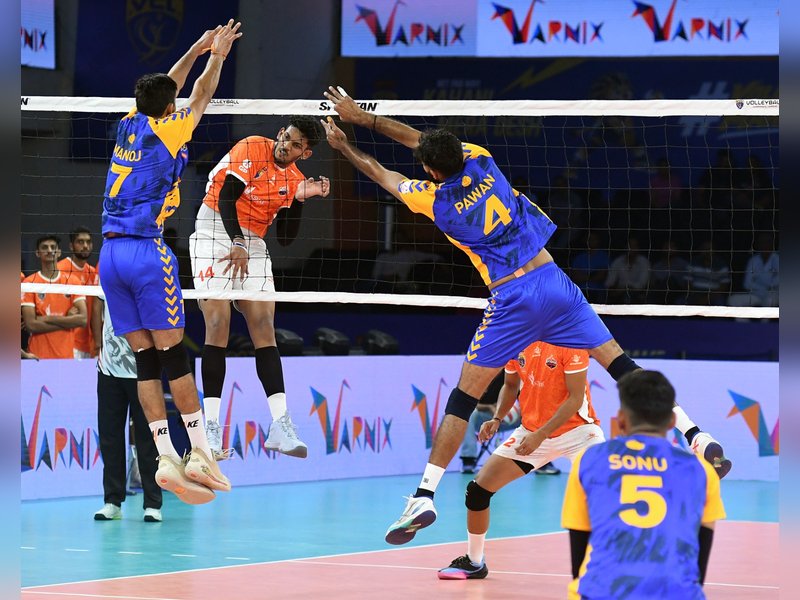 Ayodhya Garjan edge Garvi Gujjus; Bengaluru Smashers sweep Hooghly Hitters in the Volleyball Champions League in Noida on Thursday. Photo credit: VCL