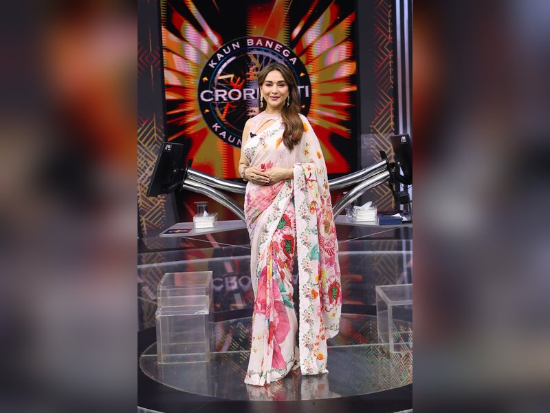Madhuri Dixit recalls tough times while struggling in bollywood, says mother taught her not to be weak