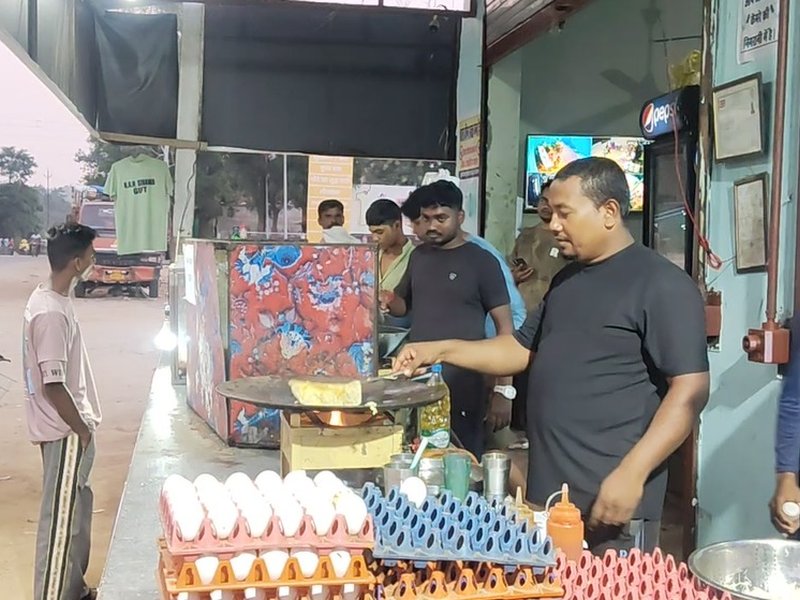 पीएमईजीपी योजना से खड़ा किया सफल कारोबार, शाकिर खान बने कई लोगों के लिए रोजगारदाता