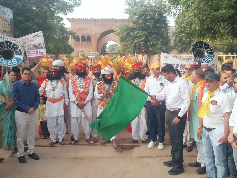 जल महलों से निकली डीग महोत्सव की भव्य शोभायात्रा, जिला कलक्टर ने किया शुभारंभ