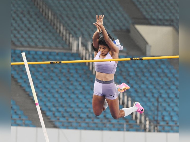 Anushka Yadav improves hammer throw meet record; Baranica Elangovan wins pole vault gold in the 65th National Open Athletics Championships at Jawaharlal Nehru Stadium in New Delhi on Saturday. Photo credit: AFI