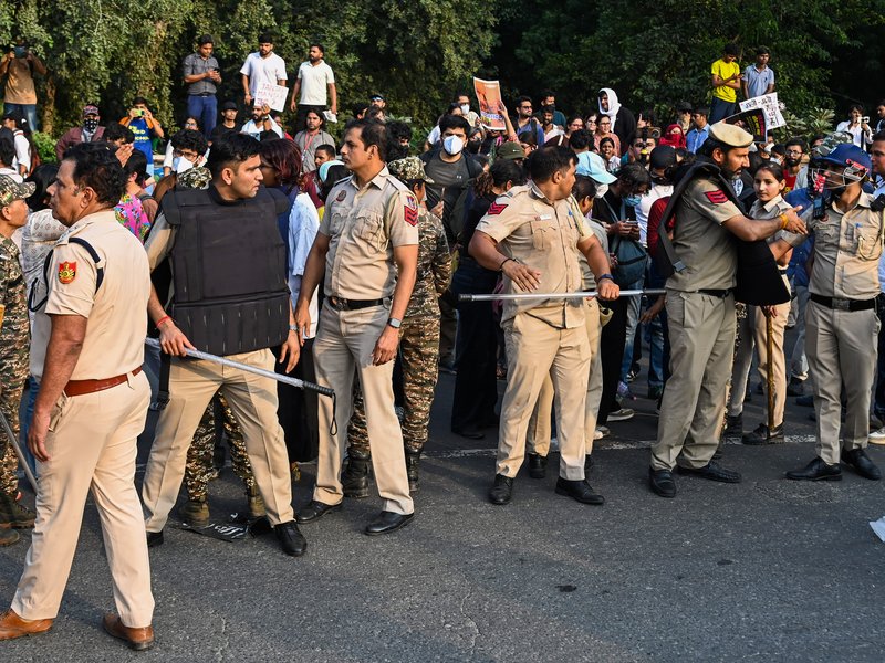 Right to protest undisputed, but manner of protest must follow law, observes SC