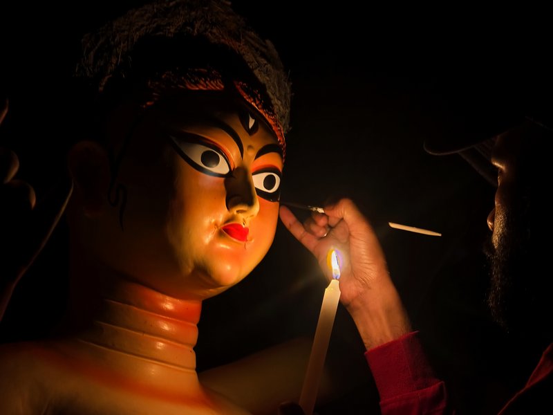शारदीय नवरात्र स्पेशल : कैसे बनती है मां दुर्गा की मूर्ति, जानिए गंगा माटी से लेकर चक्षुदान तक का रहस्य