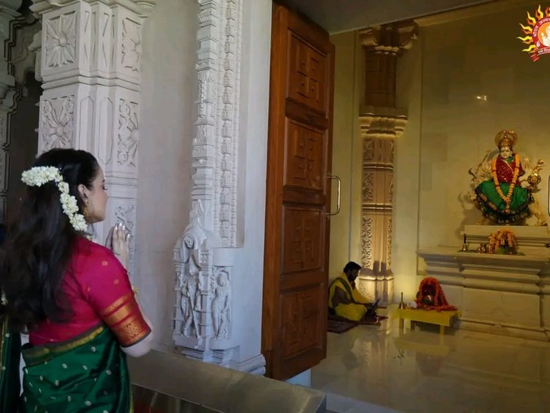 अयोध्या पहुंचीं कंगना रनौत, रामलला के दर्शन को बताया दिव्य अनुभव