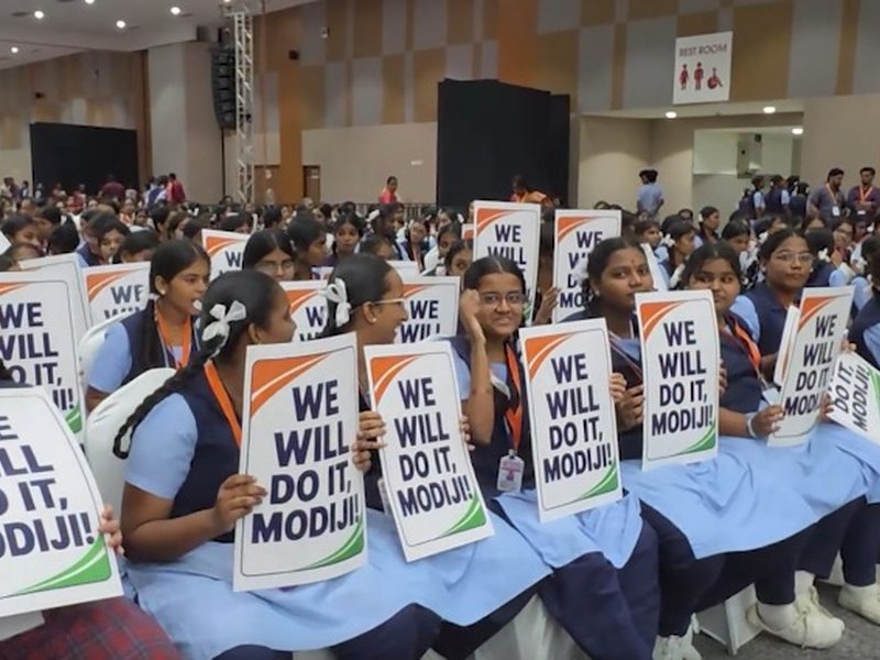 चेन्नई में छात्रों ने किया पीएम मोदी का स्वागत, विकसित भारत बनाने का लिया संकल्प