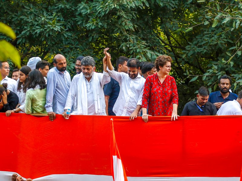 New Delhi: Congress MP Priyanka Gandhi Vadra, Karnataka Chief Minister D.K. Shivakumar and Telangana Chief Minister A. Revanth Reddy participate in the INDIA bloc's march to the Supreme Court demanding the resignation of Chief Election Commissioner Gyanesh Kumar over the Special Intensive Revision (SIR) of electoral rolls in New Delhi on Monday, October 12, 2026. (Photo: IANS/Wasim Sarvar)