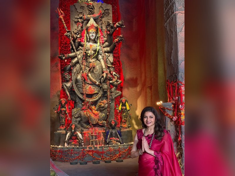 Bhagyashree celebrates nine forms of Maa Durga as she seeks blessings on Navratri